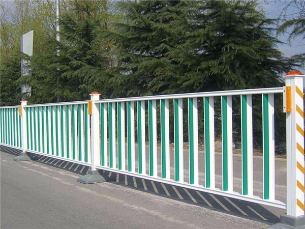 常規(guī)市政道路護欄,常規(guī)市政道路護欄廠家,市政道路護欄案例